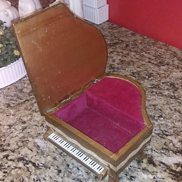 1105 Musical Piano Jewelry Box Florentine - Picture 7 of 7